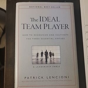 The Ideal Team Player by Patrick Lencioni - Gray Cover